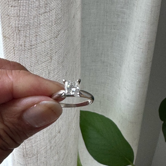 14K White Gold Diamond Wedding Ring - Engagement Ring - Picture 8 of 12